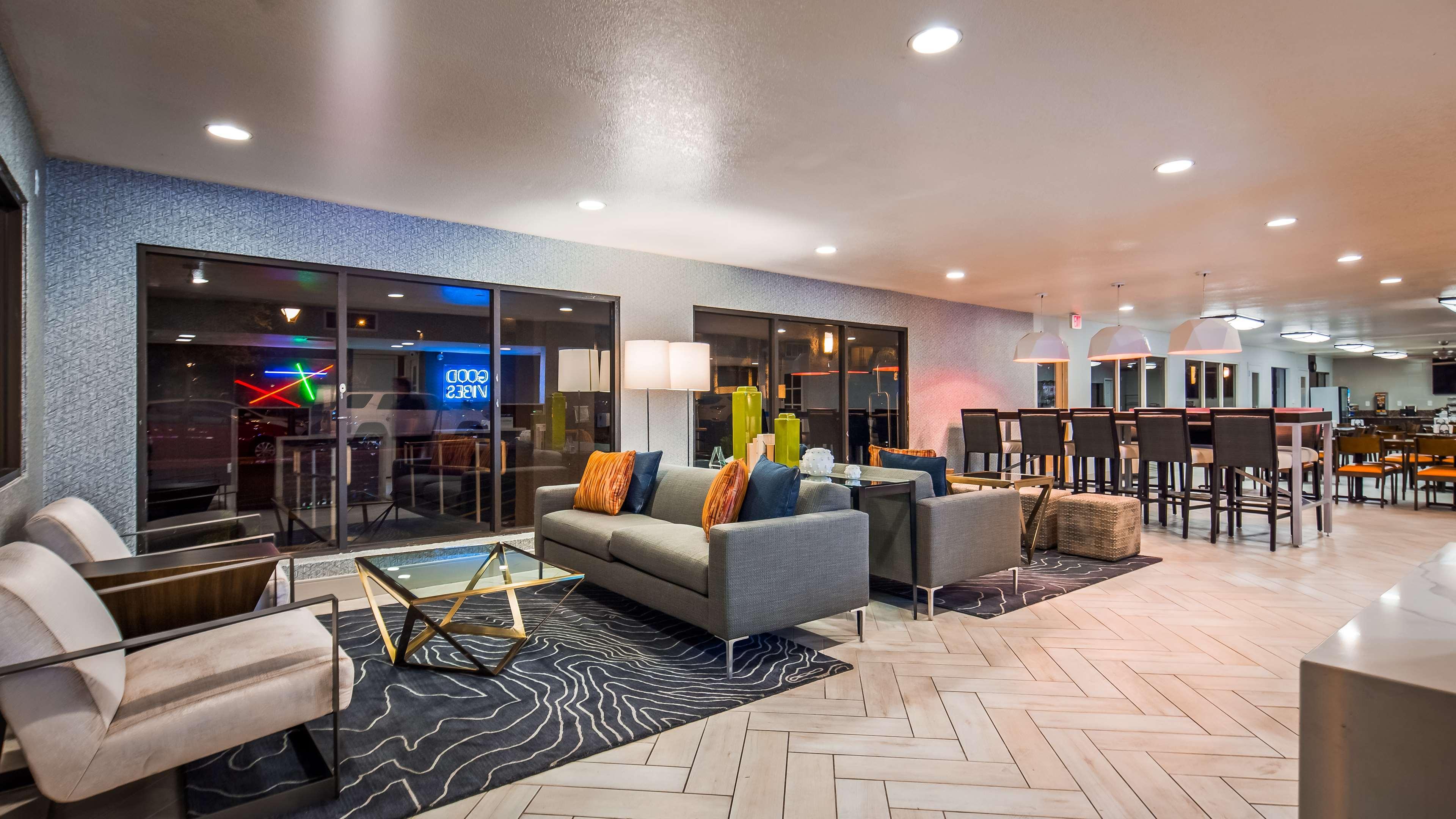 Best Western Innsuites Phoenix Hotel & Suites Exterior photo