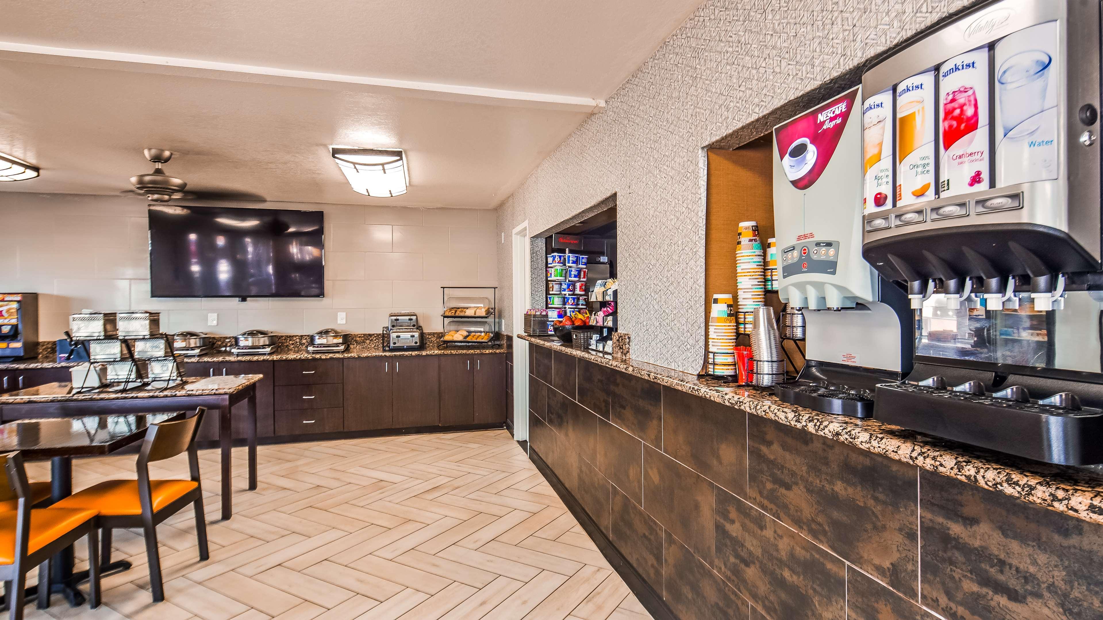 Best Western Innsuites Phoenix Hotel & Suites Exterior photo
