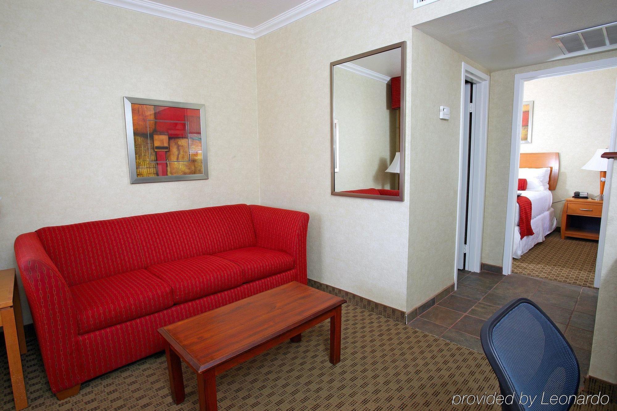 Best Western Innsuites Phoenix Hotel & Suites Room photo