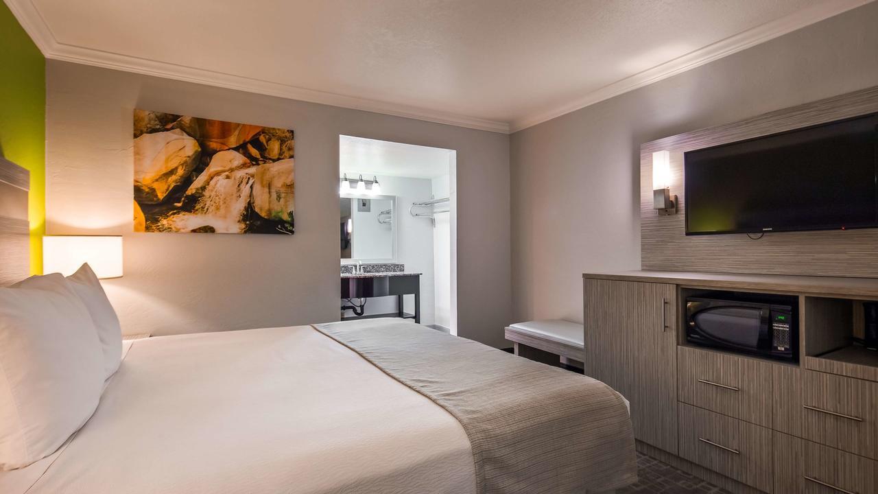 Best Western Innsuites Phoenix Hotel & Suites Exterior photo