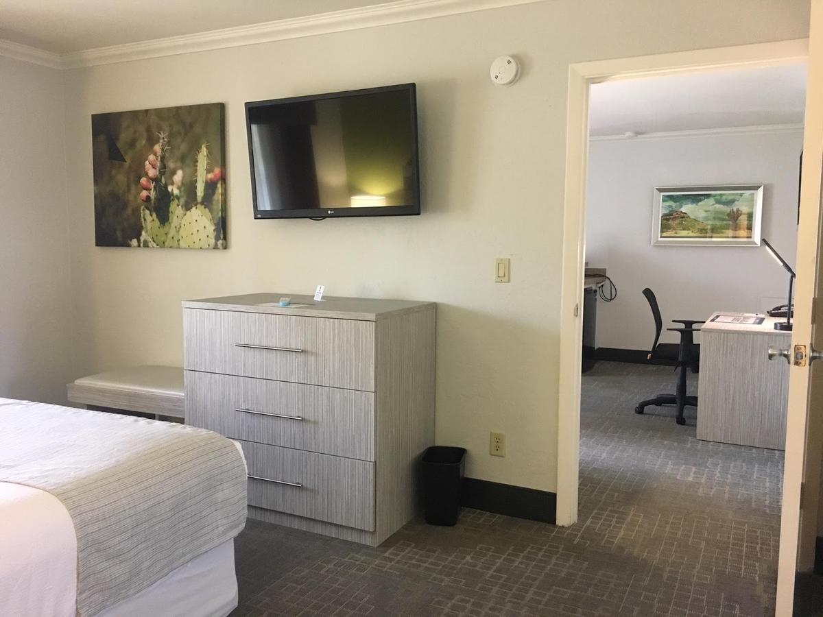 Best Western Innsuites Phoenix Hotel & Suites Exterior photo