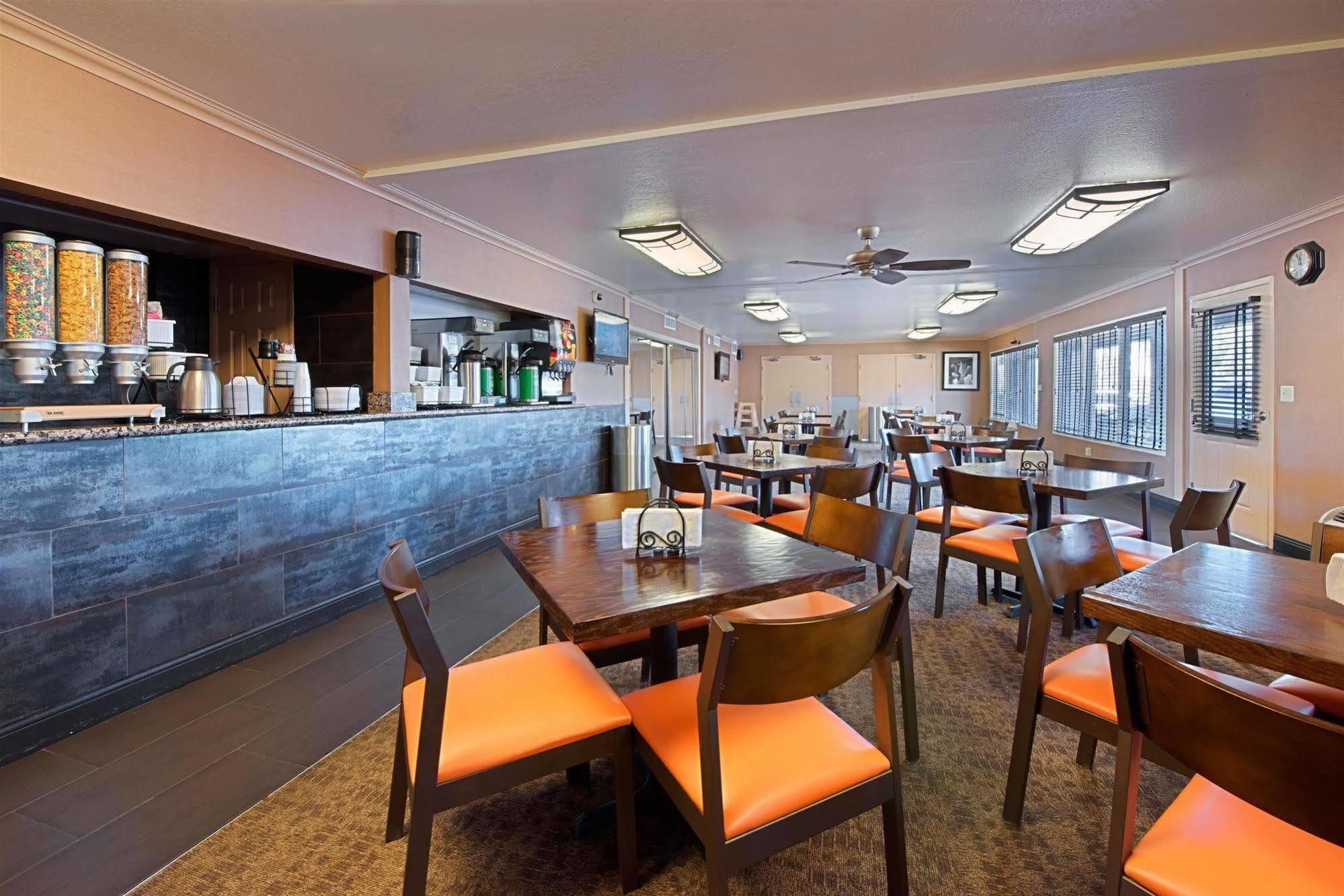 Best Western Innsuites Phoenix Hotel & Suites Exterior photo