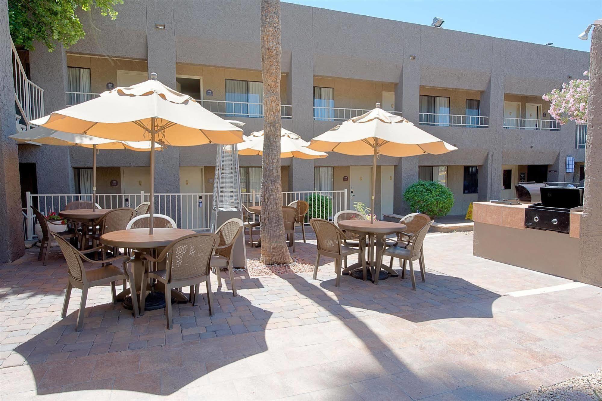 Best Western Innsuites Phoenix Hotel & Suites Exterior photo