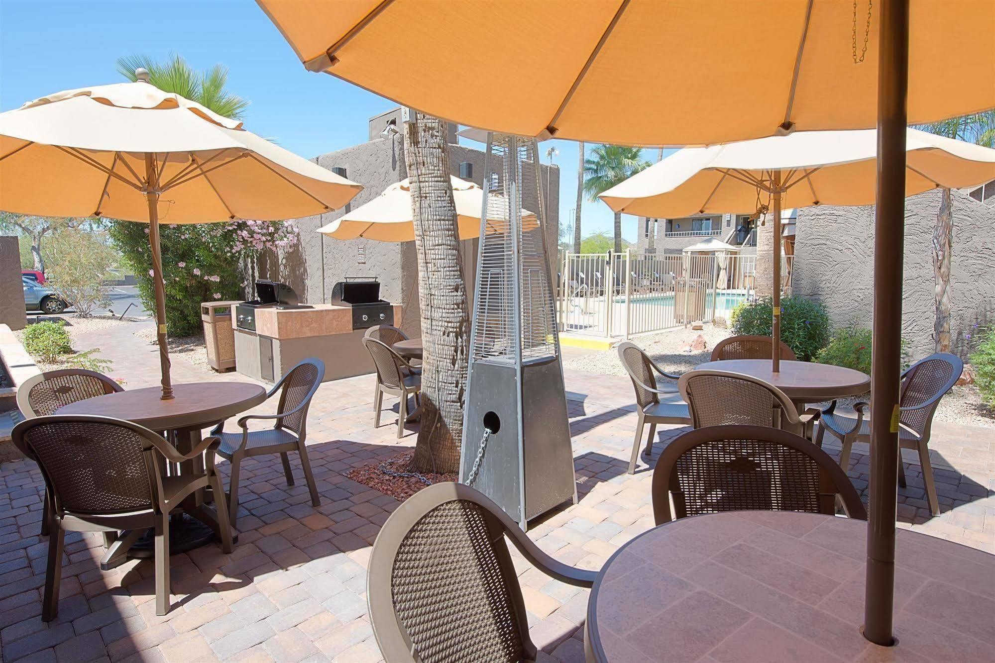 Best Western Innsuites Phoenix Hotel & Suites Exterior photo
