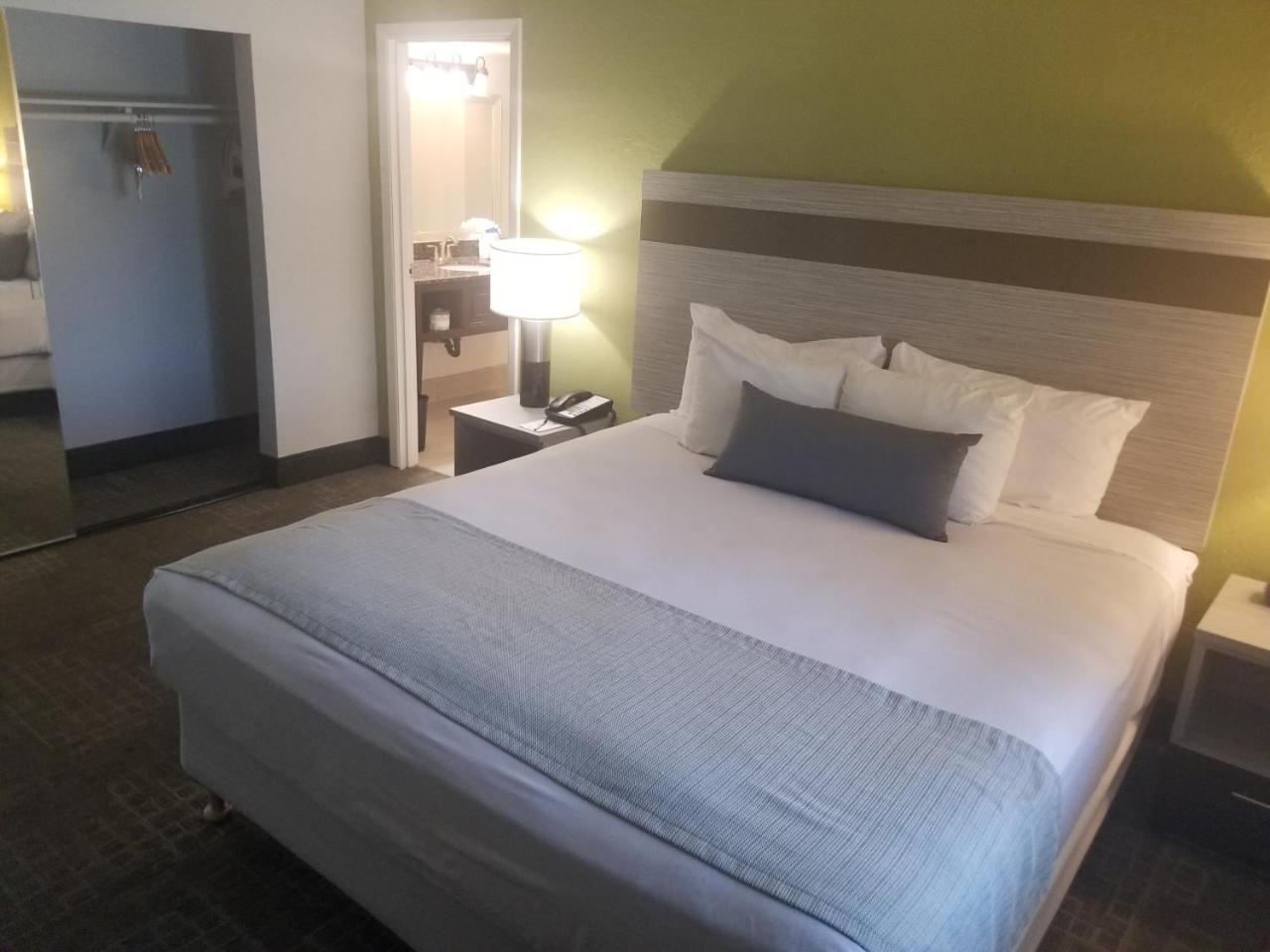 Best Western Innsuites Phoenix Hotel & Suites Exterior photo