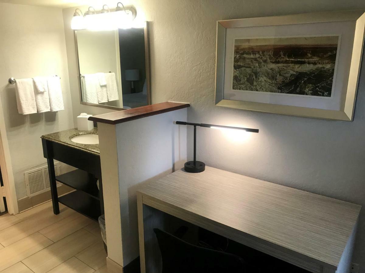 Best Western Innsuites Phoenix Hotel & Suites Exterior photo