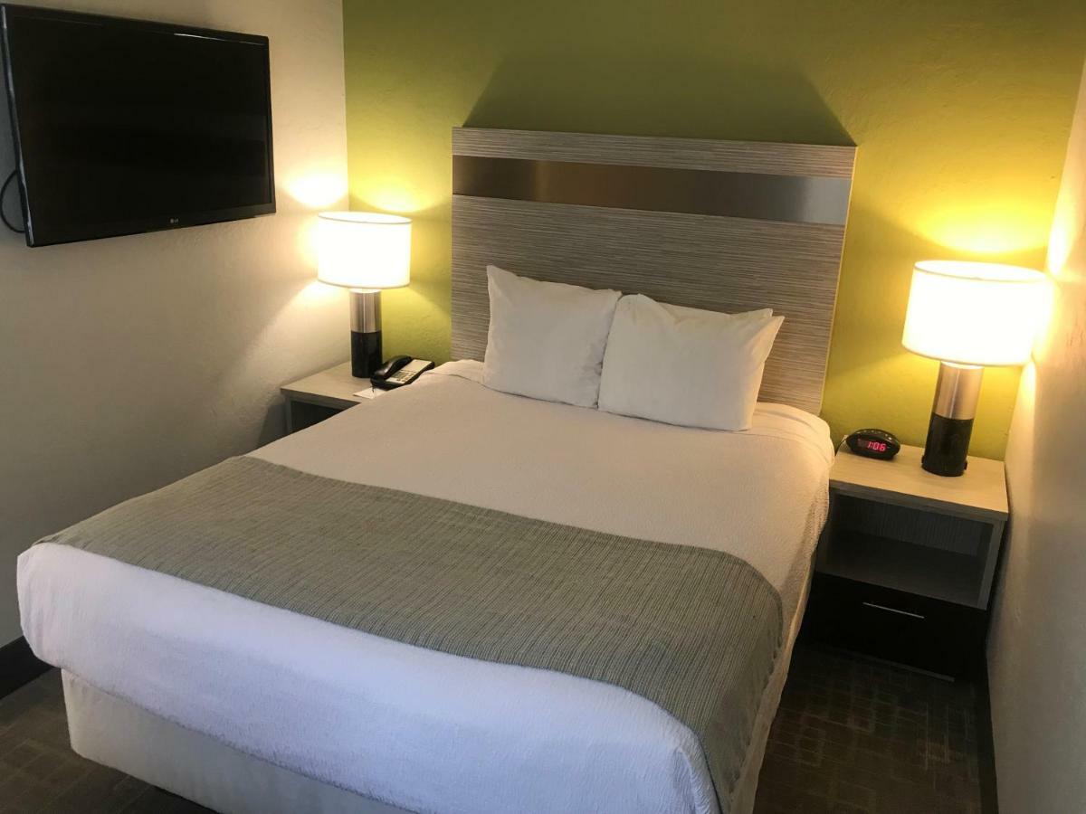 Best Western Innsuites Phoenix Hotel & Suites Exterior photo