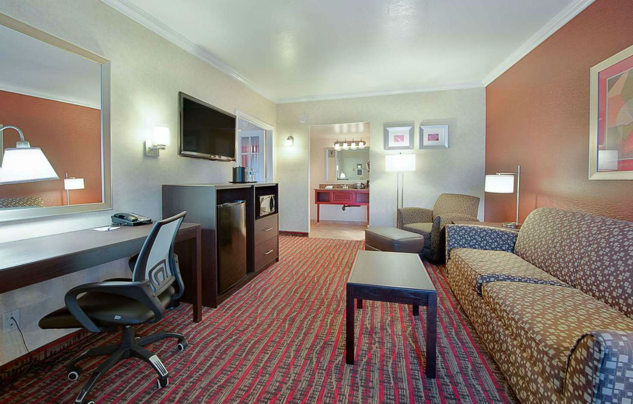 Best Western Innsuites Phoenix Hotel & Suites Exterior photo